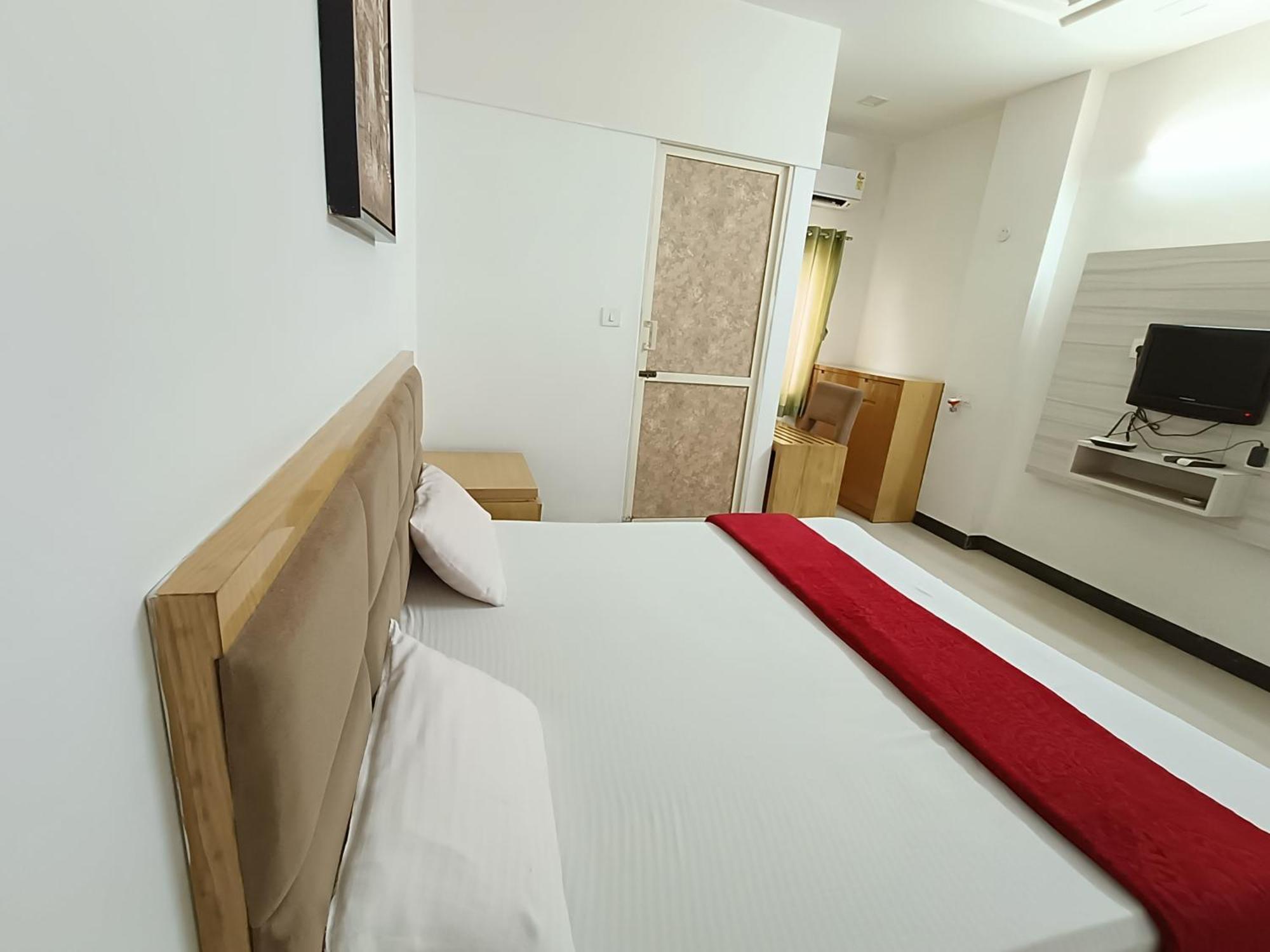 Stay Guru Usha Residency Bhuj Exterior photo