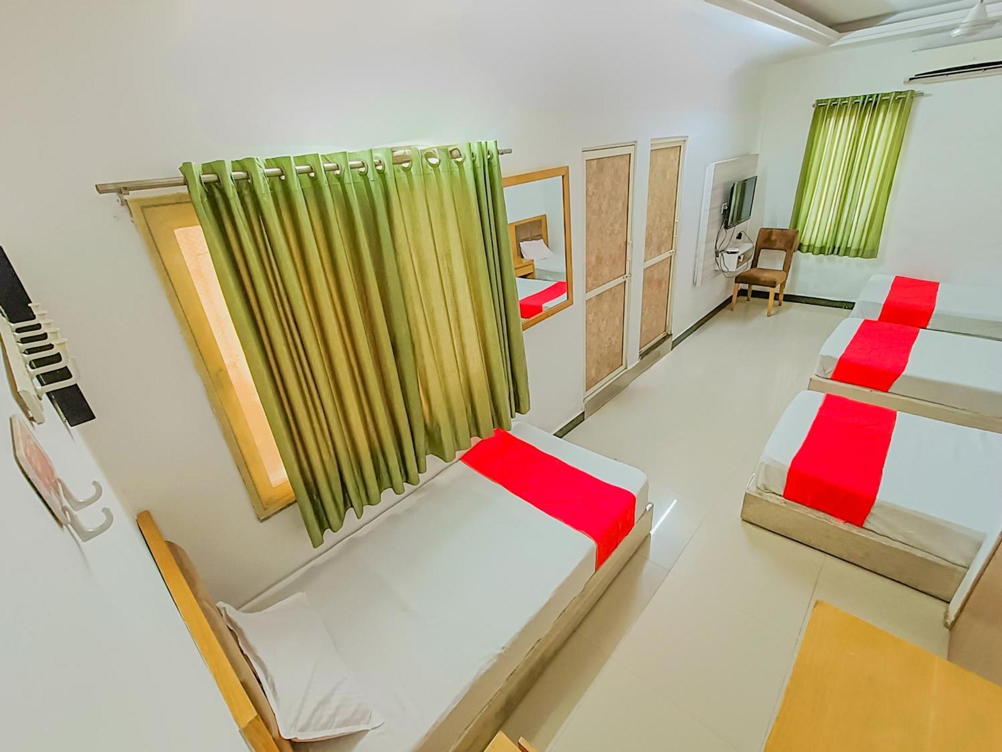 Stay Guru Usha Residency Bhuj Exterior photo